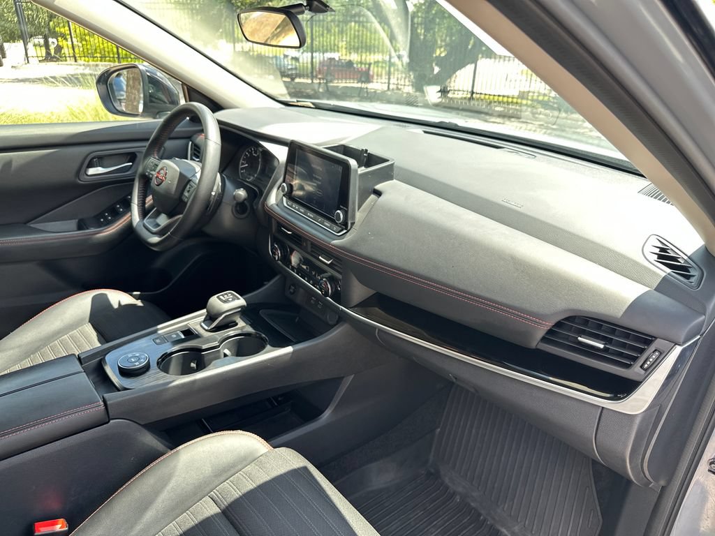 Used 2025 Nissan Rogue SV AWD/4WD image 39