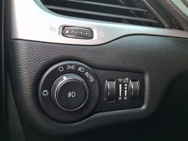 Used 2015 Jeep Cherokee Trailhawk w/ Leather Interior Group AWD/4WD image 26