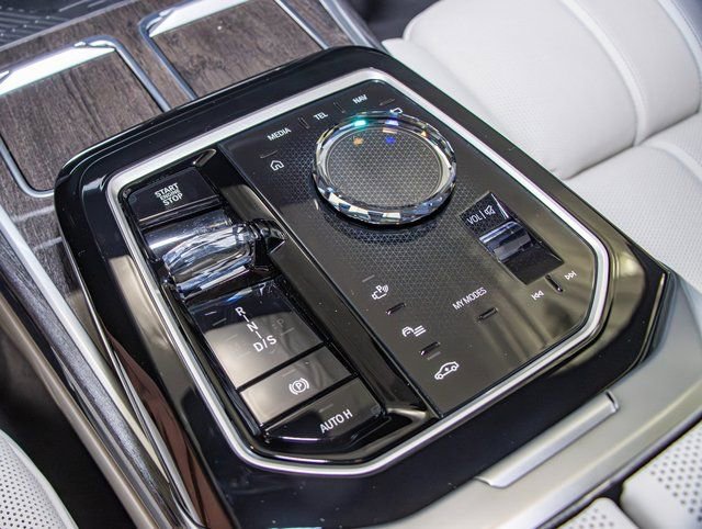Used 2026 BMW 740i xDrive w/ Premium Package image 19
