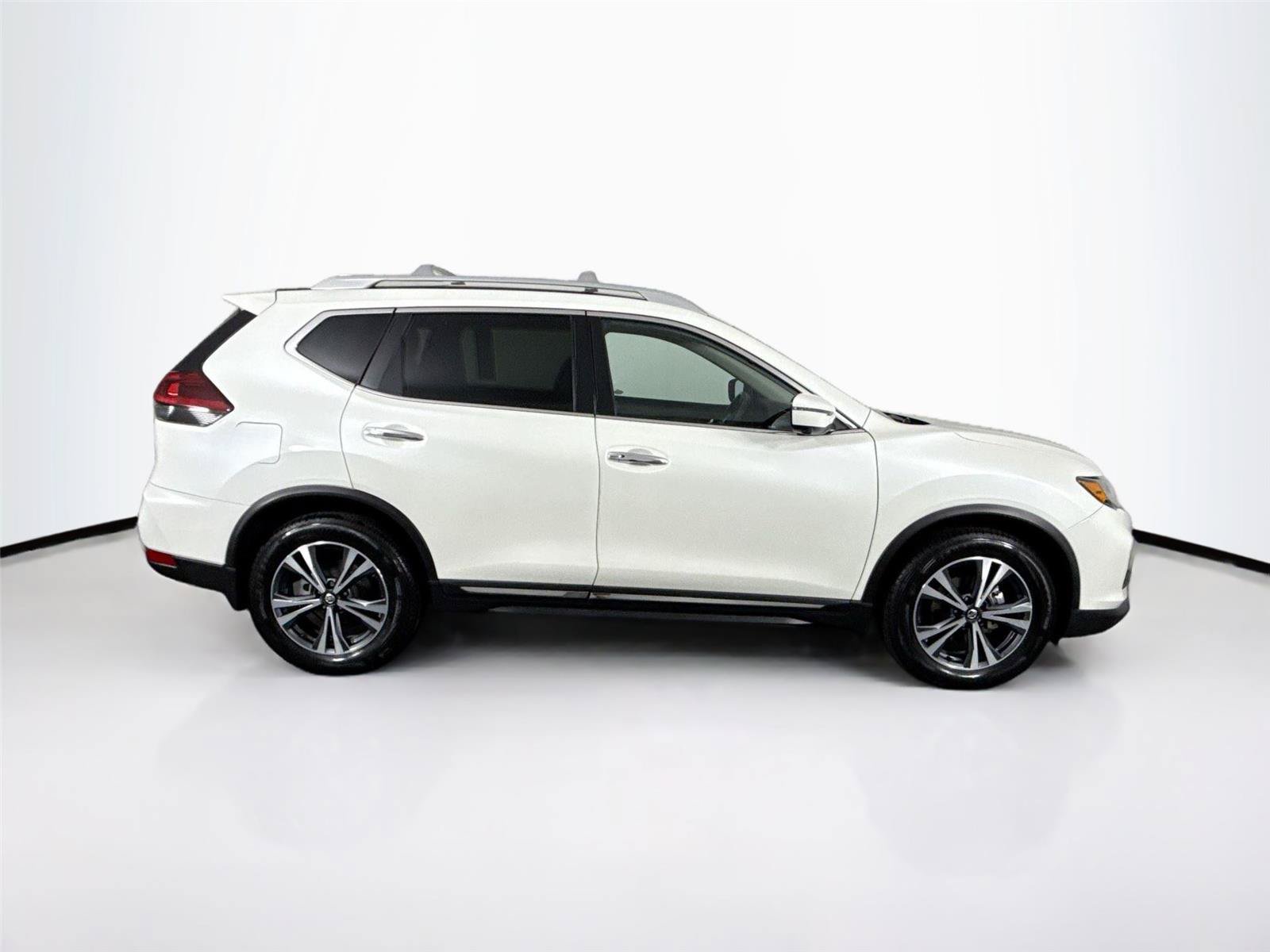 Used 2018 Nissan Rogue SL w/ Premium Package FWD image 11