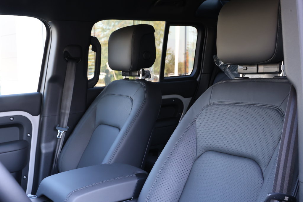 New 2026 Land Rover Defender 110 X-Dynamic SE AWD/4WD image 14