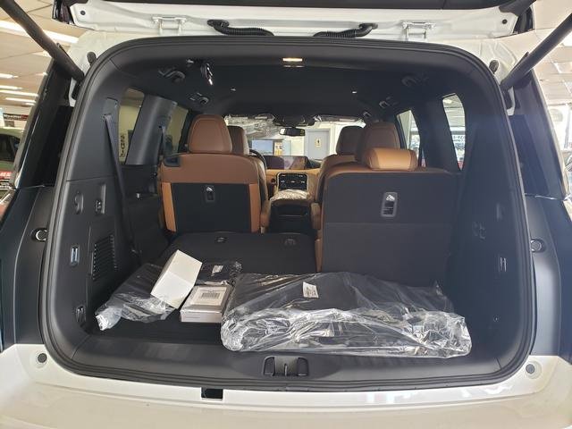 New 2025 Nissan Armada SL w/ Captain's Chari Seat Package image 5