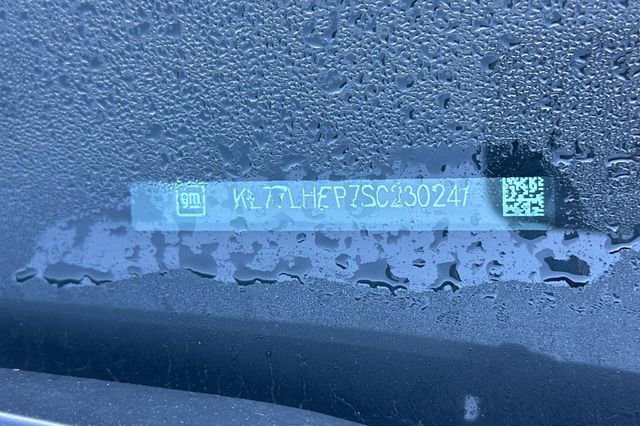 Used 2025 Chevrolet Trax LT w/ LT Convenience Package image 3