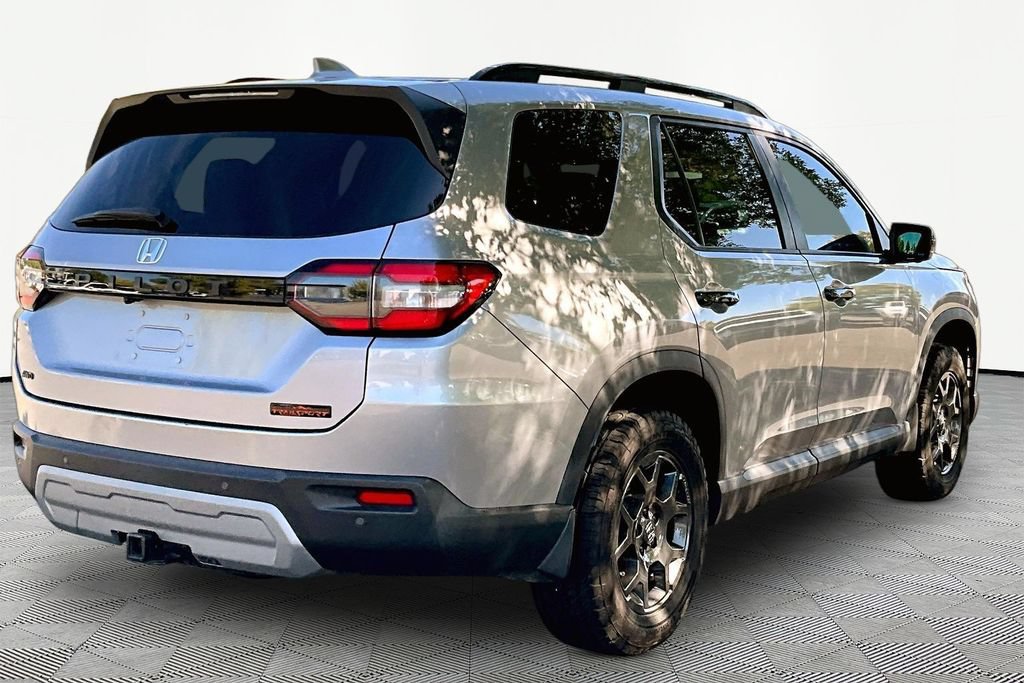 Used 2025 Honda Pilot TrailSport image 6