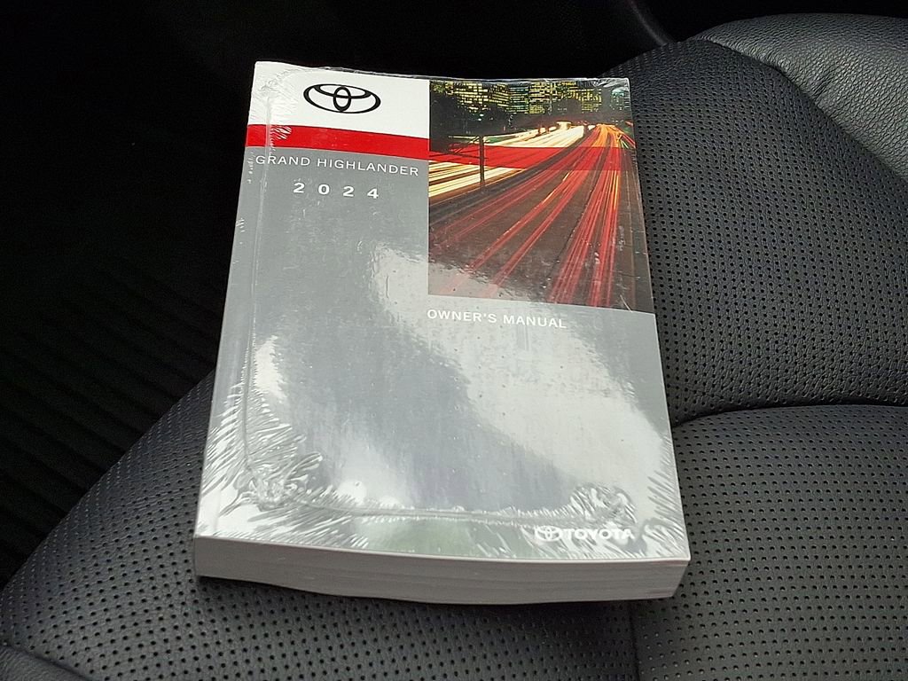 Used 2024 Toyota Grand Highlander Platinum image 28