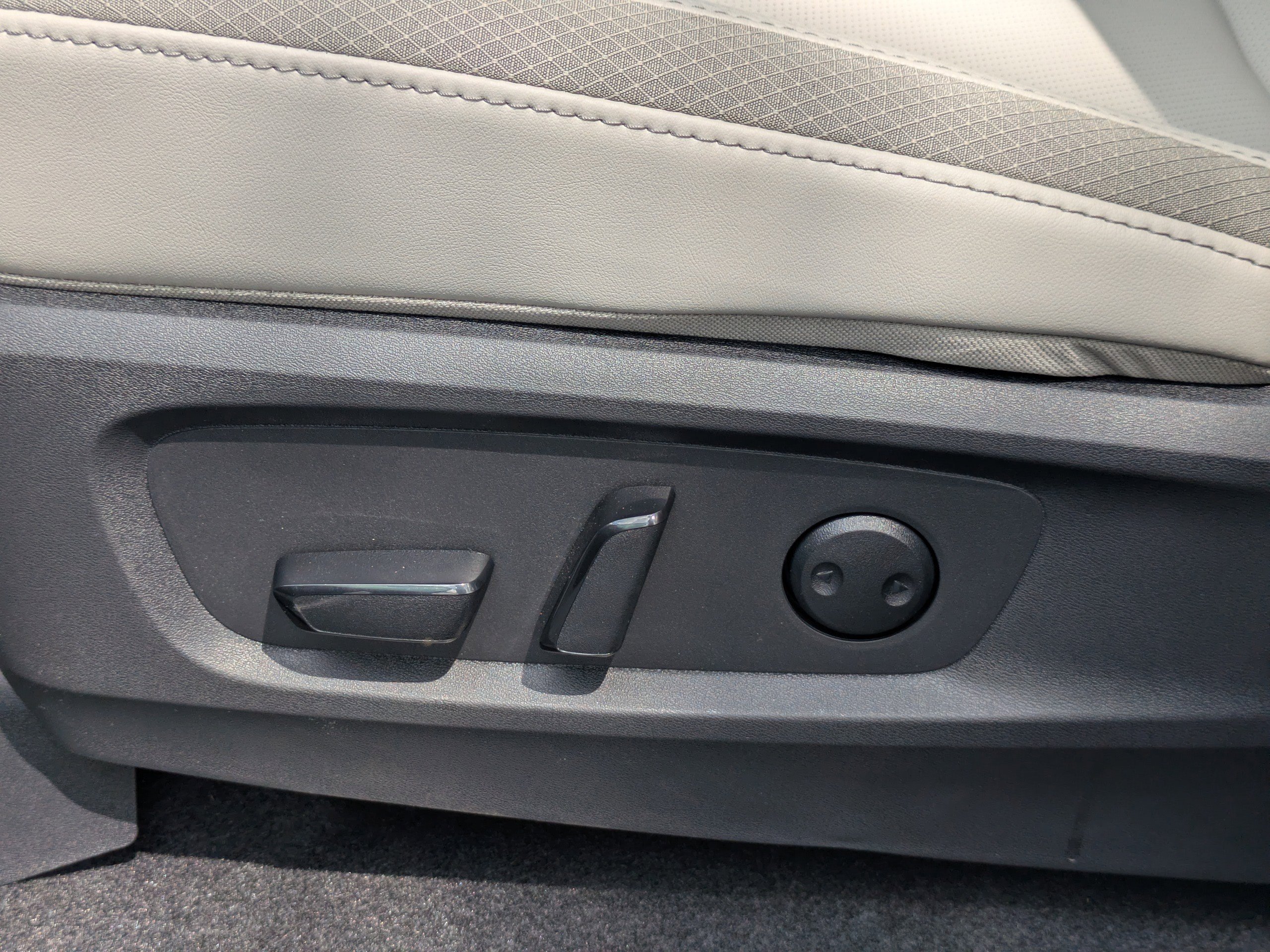 New 2026 Nissan Pathfinder SL FWD image 24