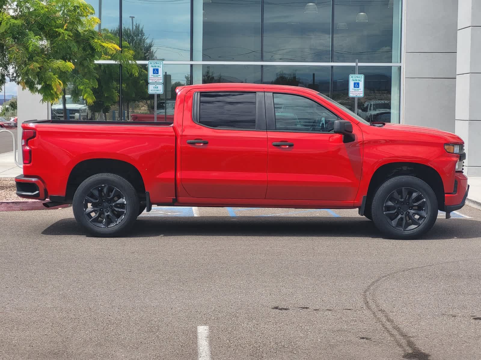 Used 2019 Chevrolet Silverado 1500 Custom w/ Infotainment Package RWD image 6