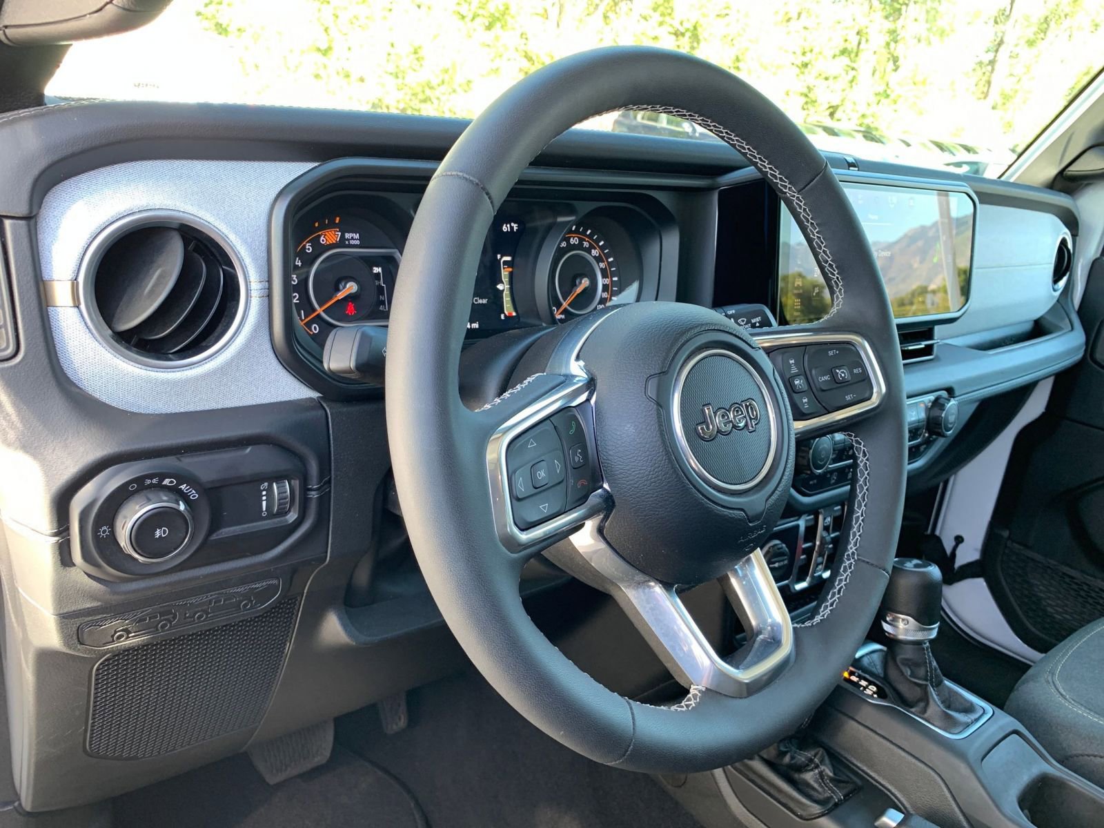 Used 2025 Jeep Wrangler Sahara image 33