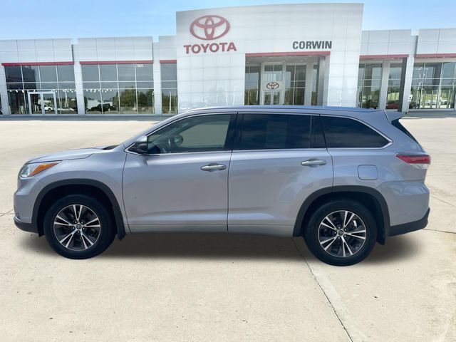 Used 2016 Toyota Highlander XLE AWD/4WD image 2