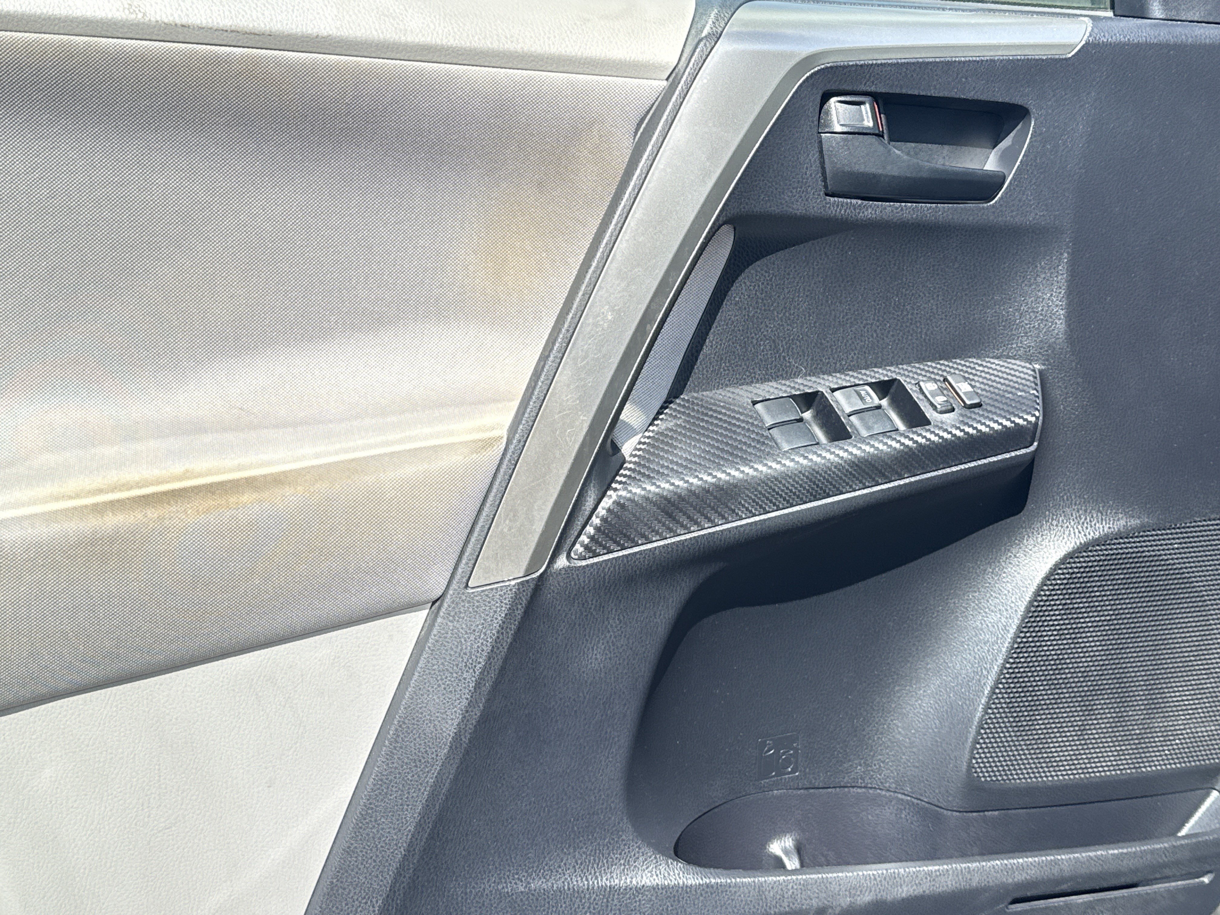 Used 2013 Toyota RAV4 LE FWD image 14