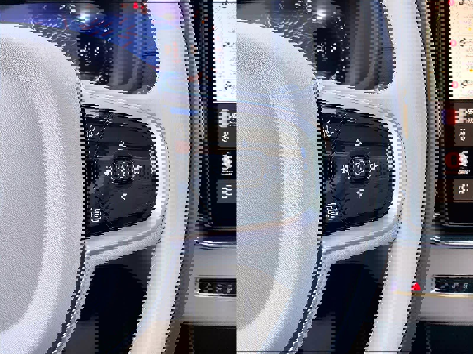 New 2026 Volvo XC90 B6 Ultra w/ Protection Package image 18