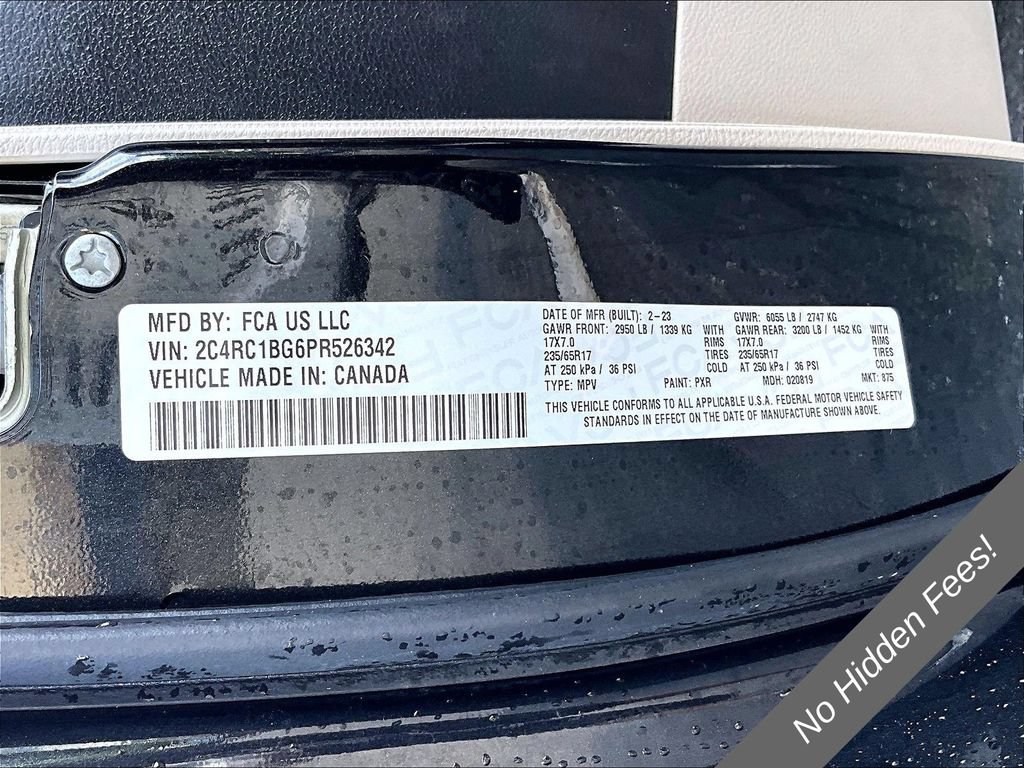 Used 2023 Chrysler Pacifica Touring-L FWD image 30