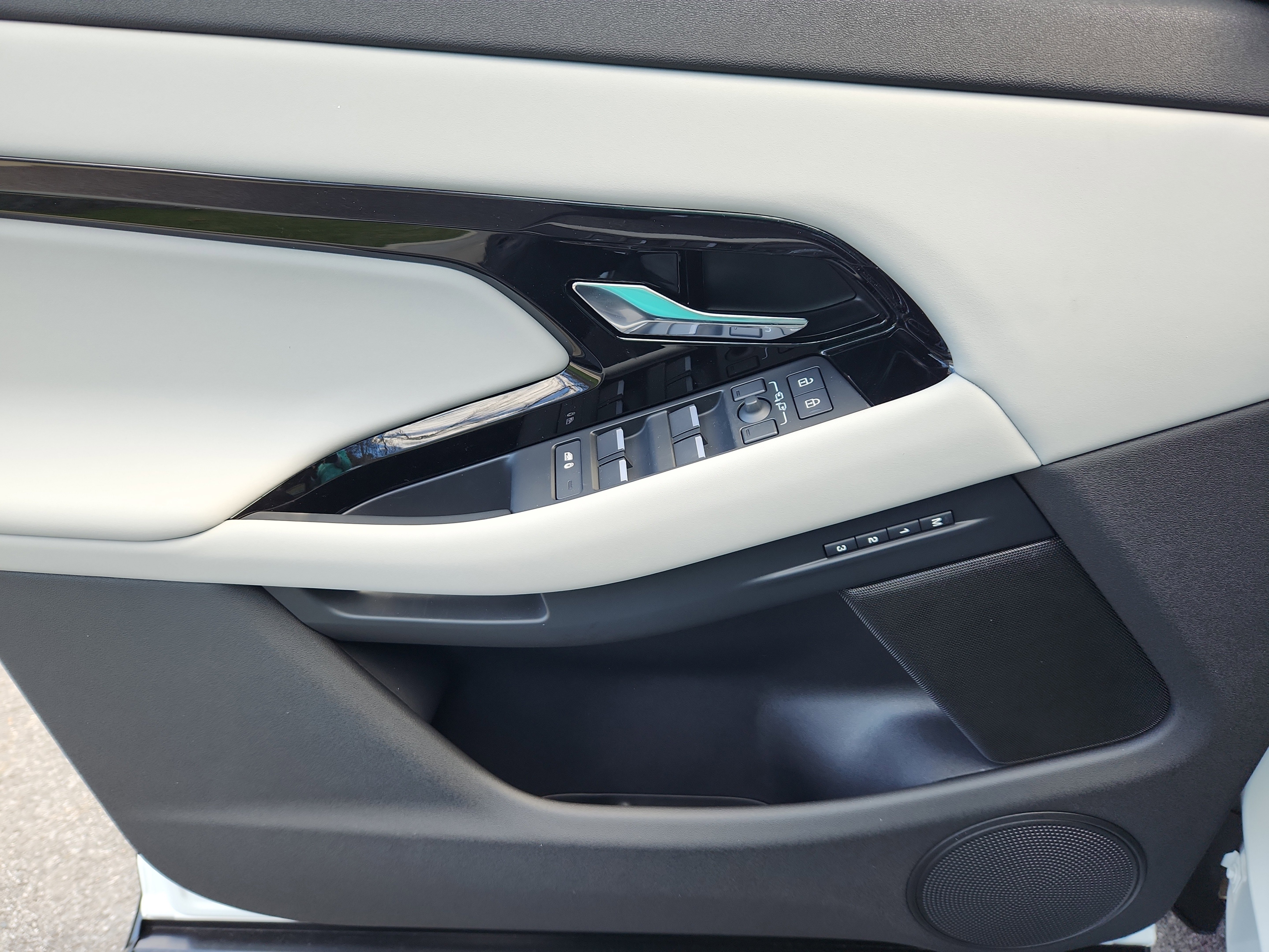 Certified 2026 Land Rover Range Rover Evoque S image 24