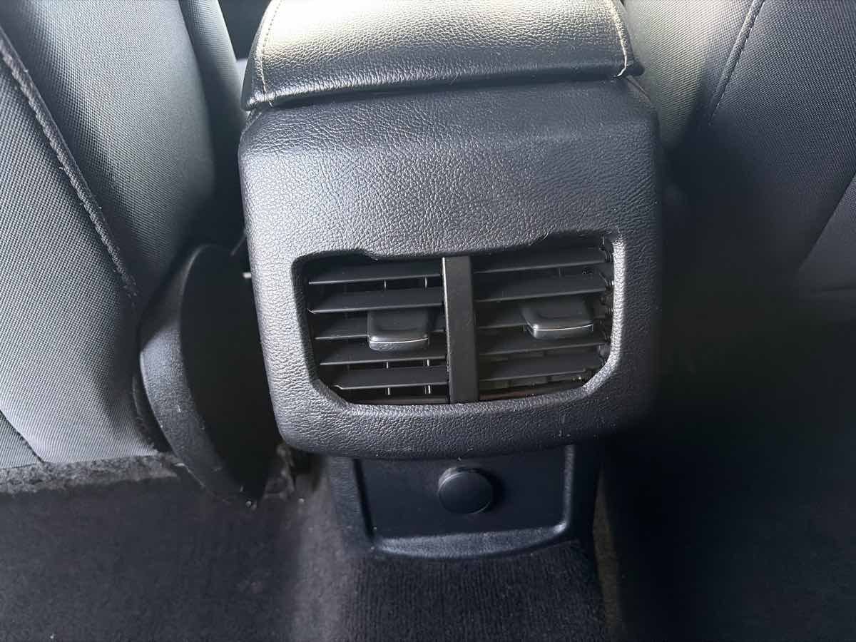 Used 2019 Ford Fusion SE FWD image 15