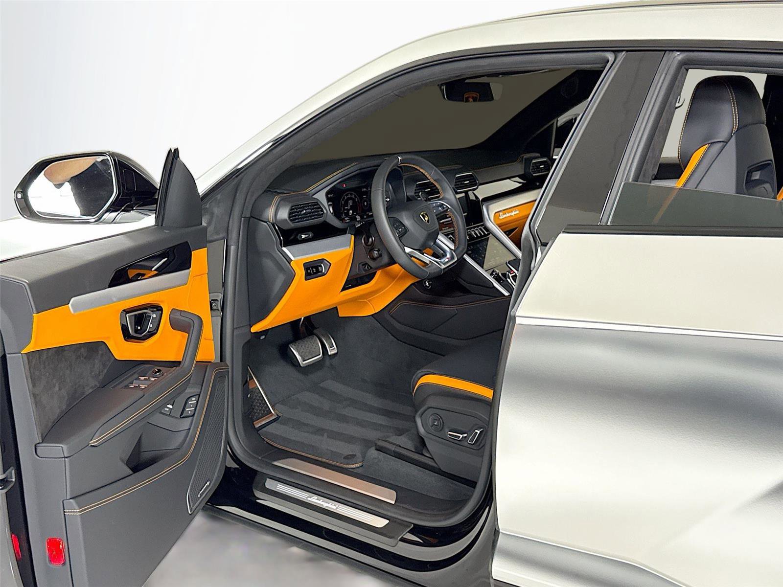 Used 2024 Lamborghini Urus S AWD/4WD image 12