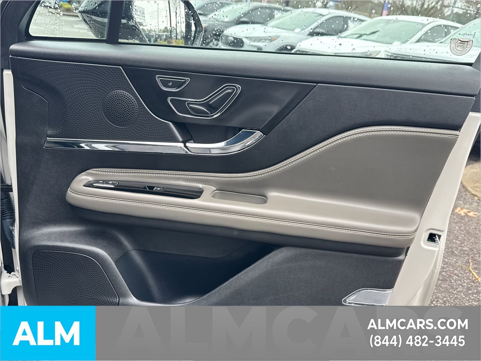 Used 2023 Lincoln Corsair Reserve w/ Rear Removable Package Tray image 17