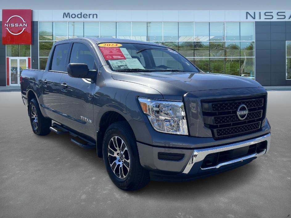 Used 2024 Nissan Titan SV w/ Accessory Utility Package image 3