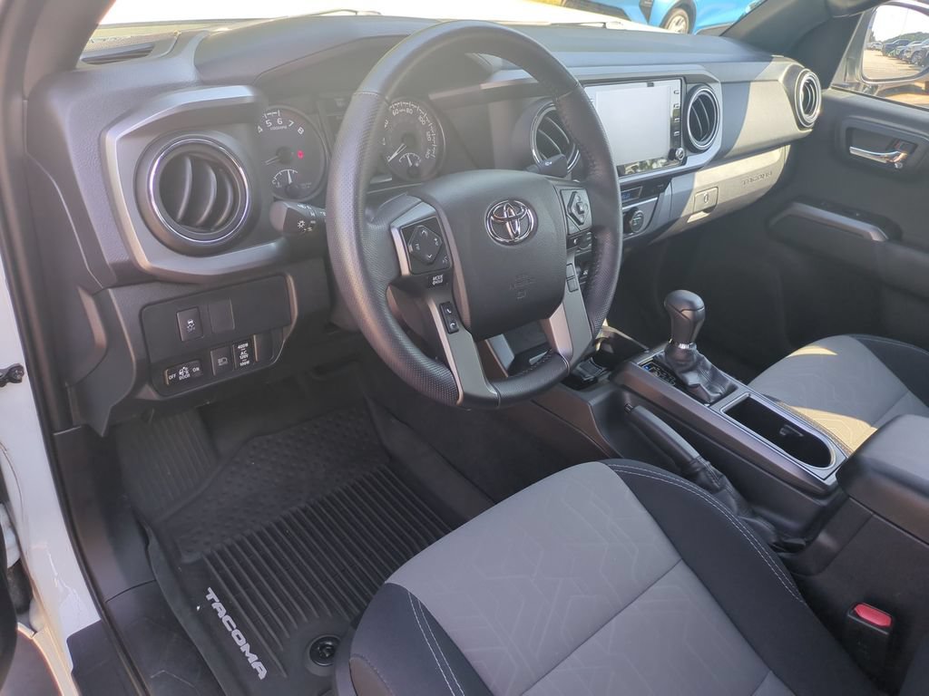 Used 2021 Toyota Tacoma TRD Sport w/ Technology Package AWD/4WD image 17