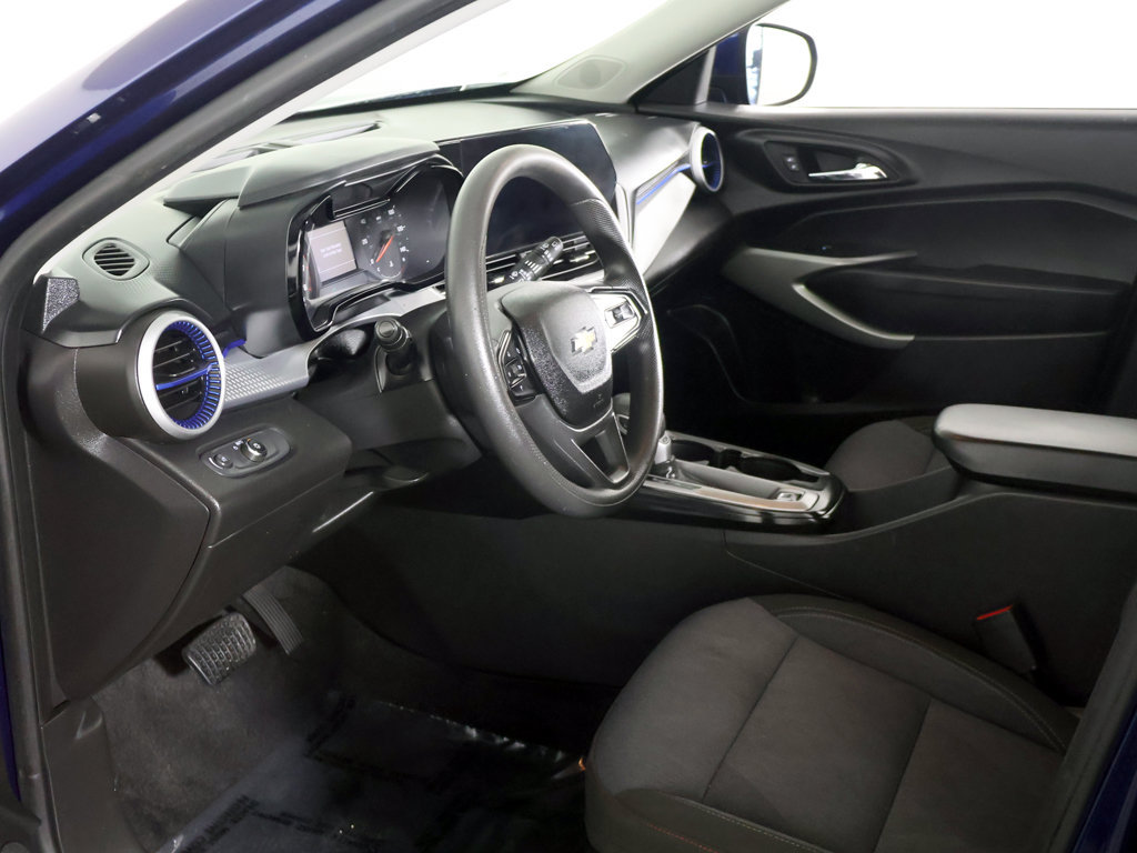 Used 2024 Chevrolet Trax LS w/ LS Convenience Package FWD image 20