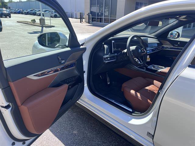 New 2026 BMW 750e xDrive w/ Executive Package image 10