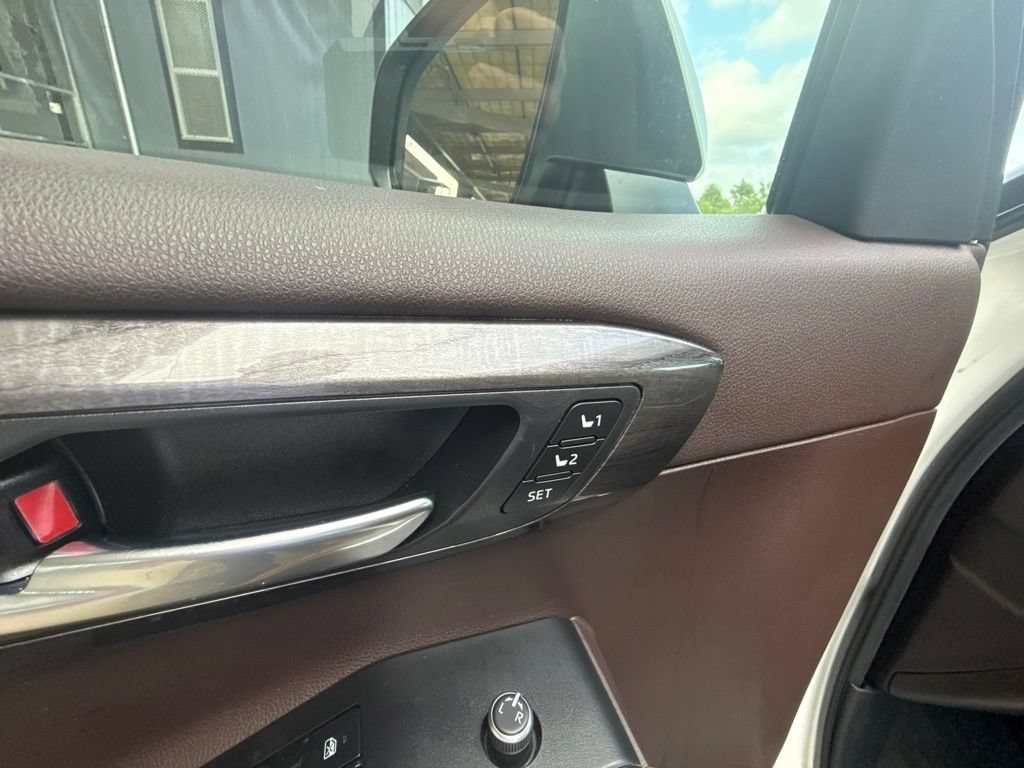 Used 2022 Toyota Highlander Platinum AWD/4WD image 25