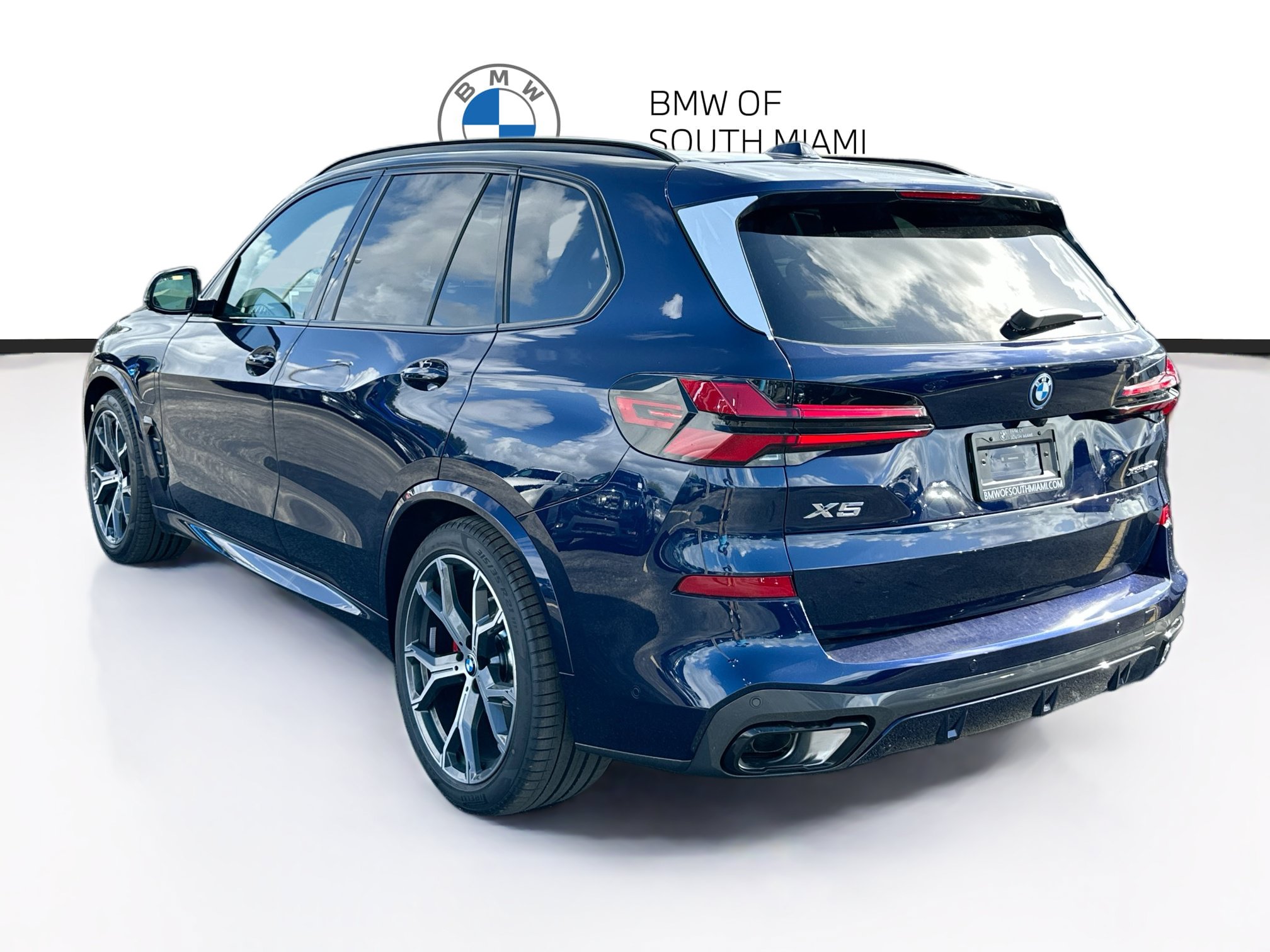 New 2026 BMW X5 xDrive50e w/ M Sport Package AWD/4WD image 4