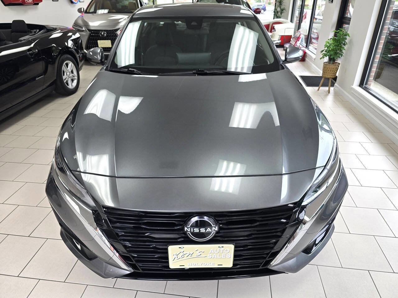 Used 2023 Nissan Altima 2.5 SV w/ SV Premium Package FWD image 3