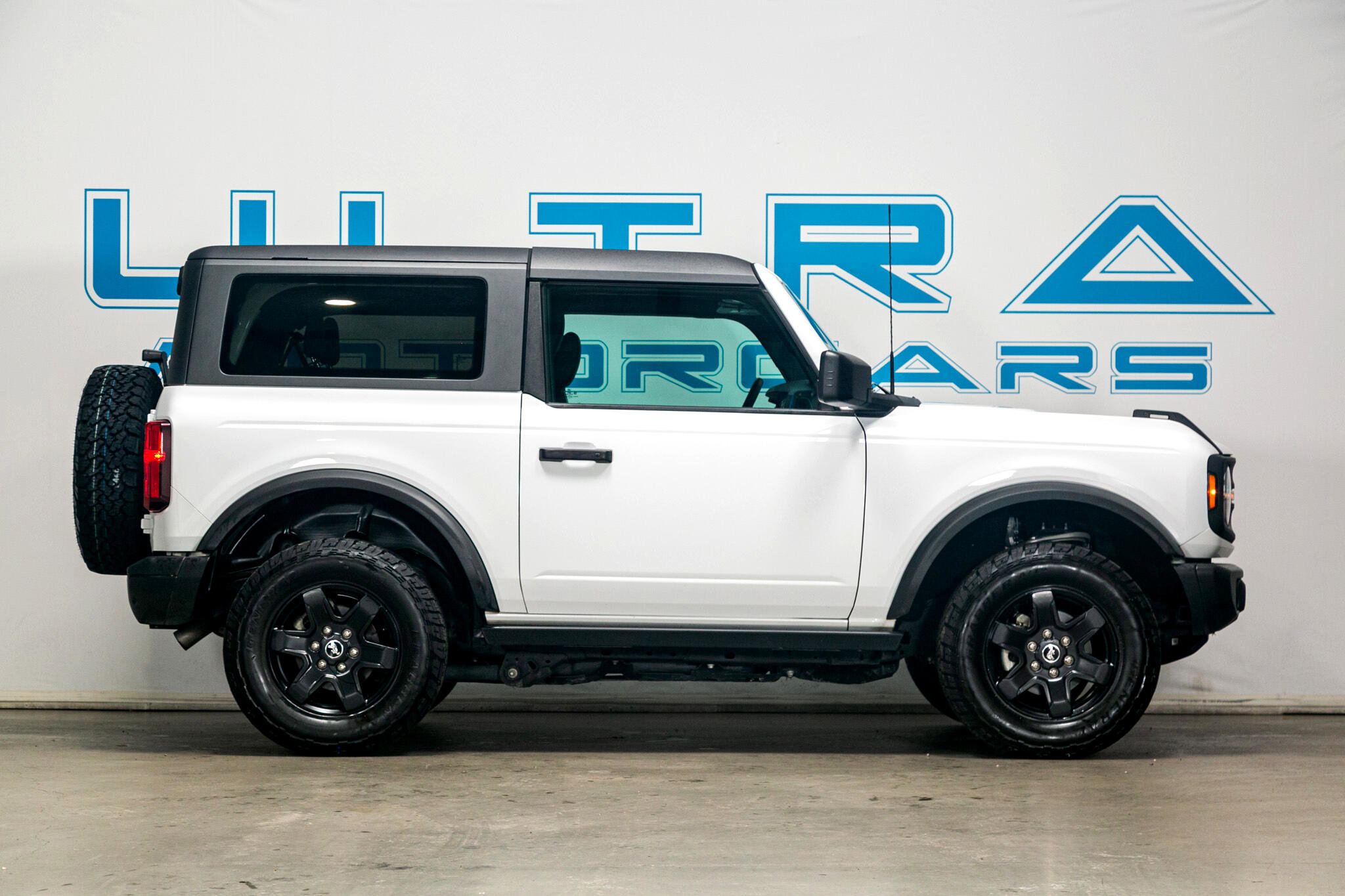 Used 2022 Ford Bronco Black Diamond image 7