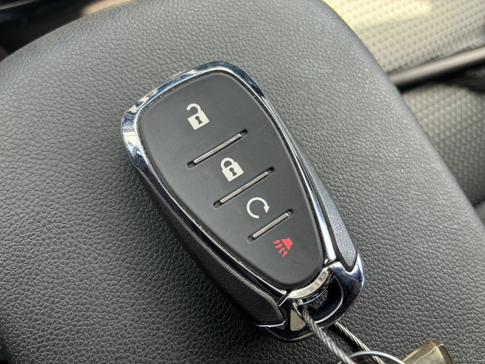 Used 2025 Chevrolet Trax LT FWD image 21