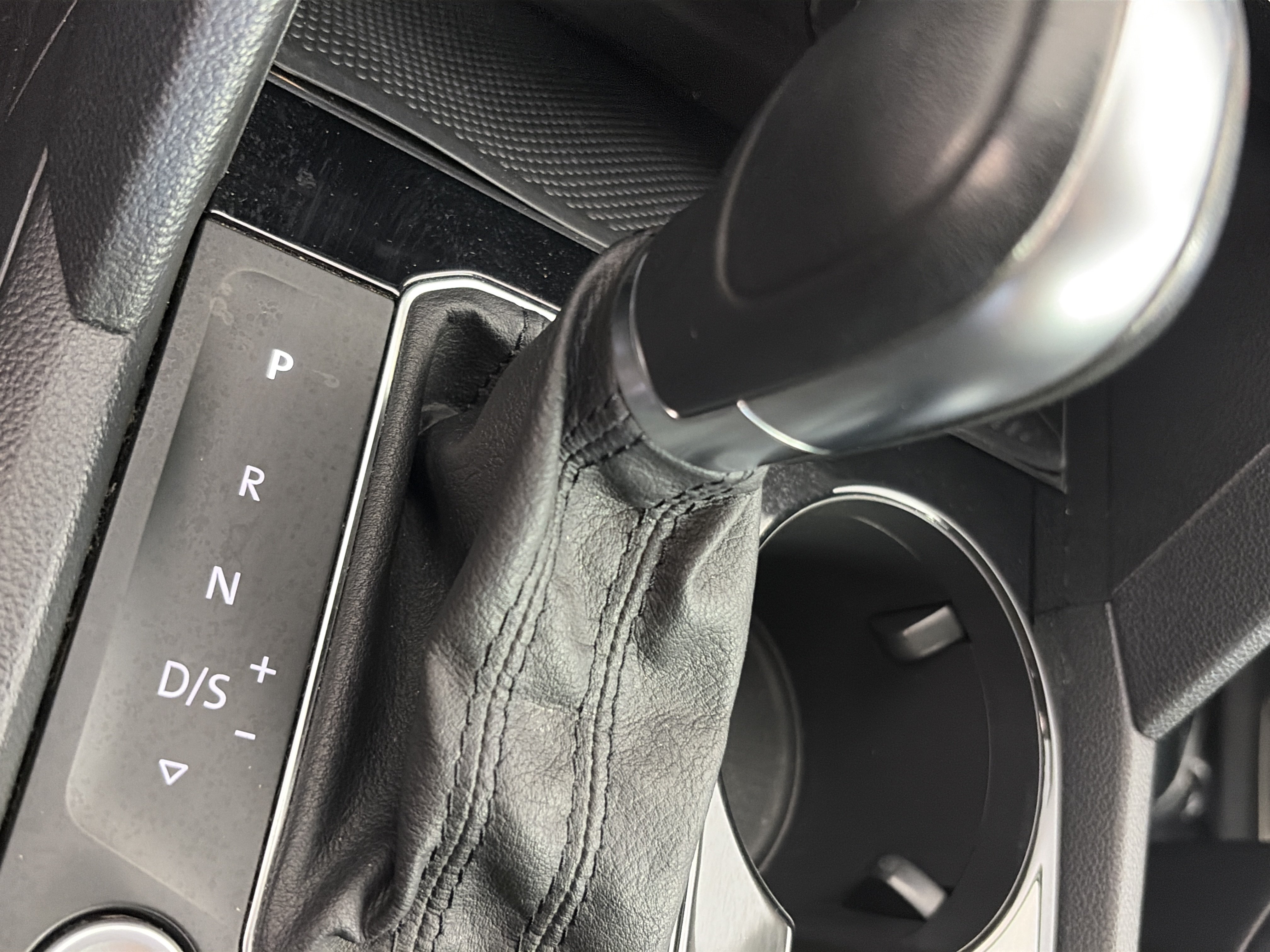 Used 2018 Volkswagen Atlas SEL FWD image 28