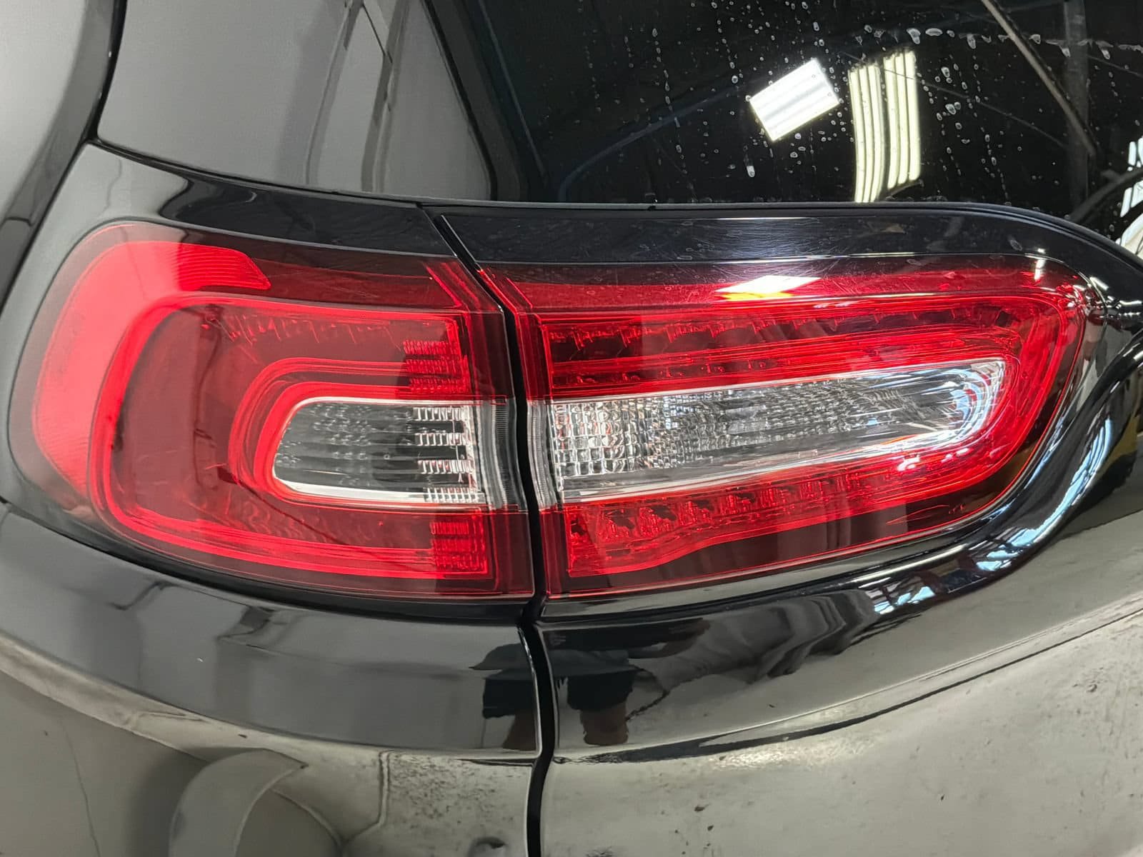 Used 2017 Jeep Cherokee Limited FWD image 27