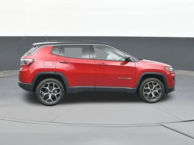 Used 2025 Jeep Compass Limited AWD/4WD image 18