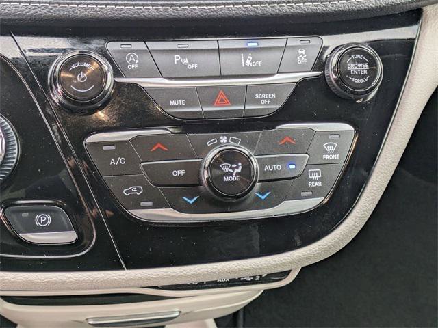 Certified 2024 Chrysler Pacifica Touring-L image 21