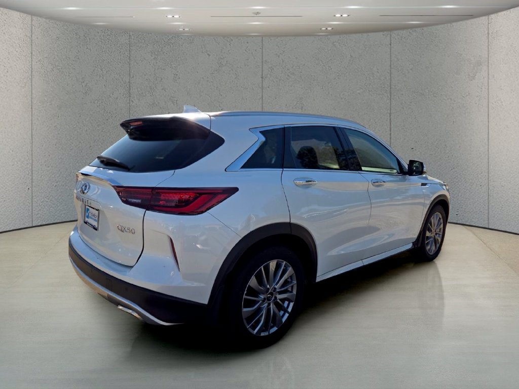 Used 2023 INFINITI QX50 Luxe FWD image 5