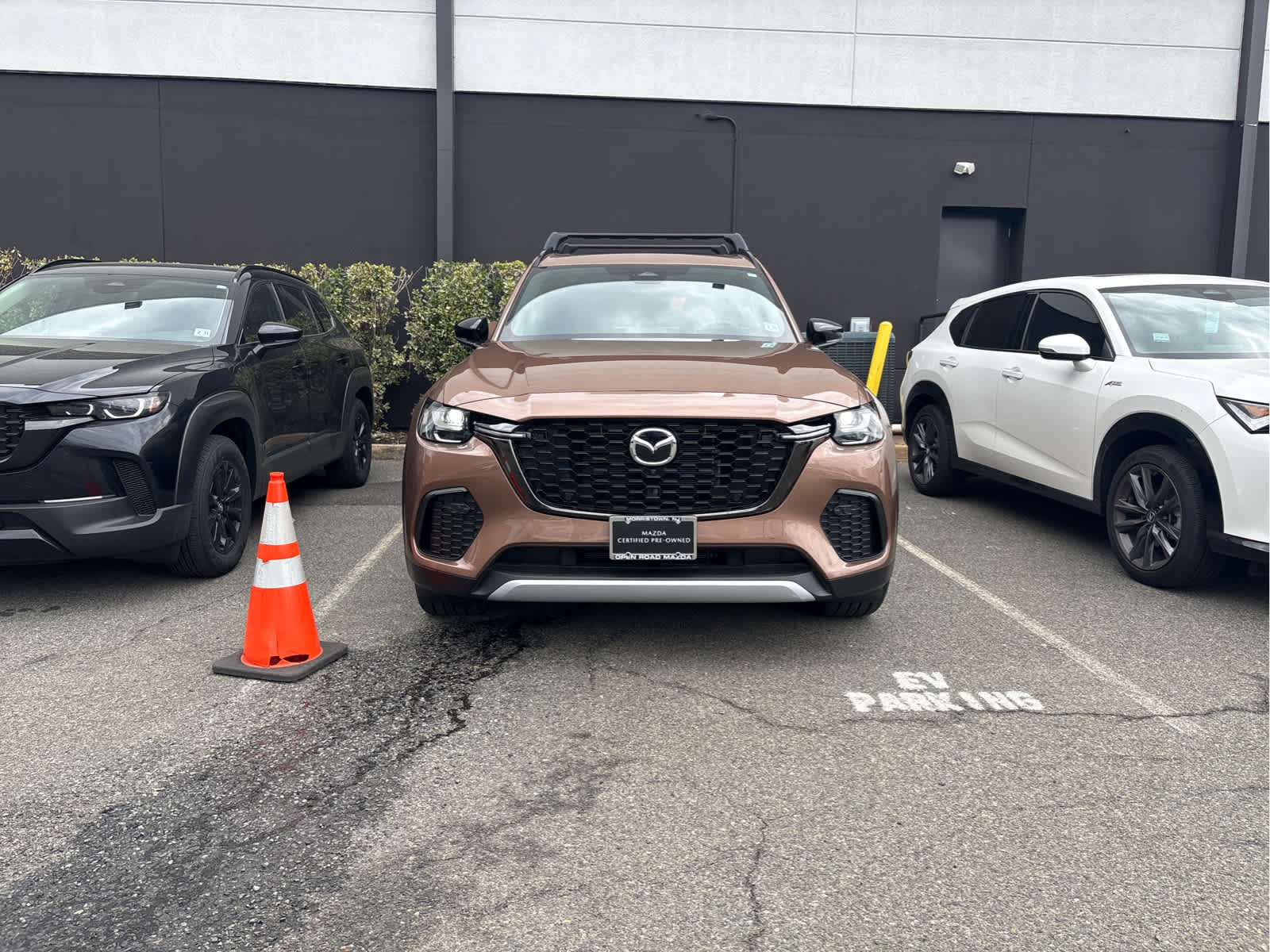 Certified 2025 MAZDA CX-70 Plug-In Hybrid w/ Premium Plus AWD/4WD image 2