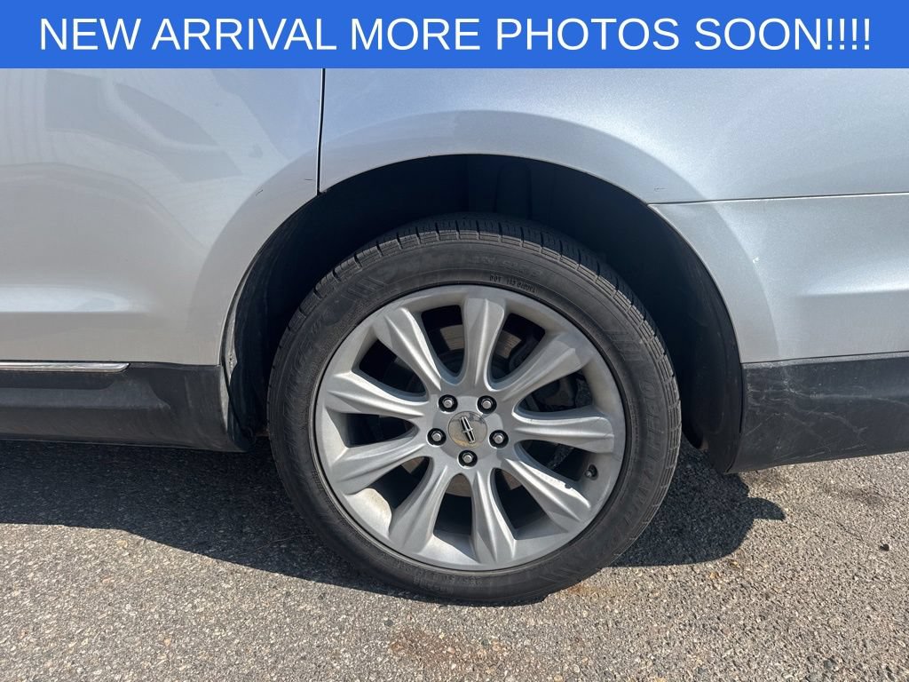 Used 2019 Lincoln MKT AWD image 9