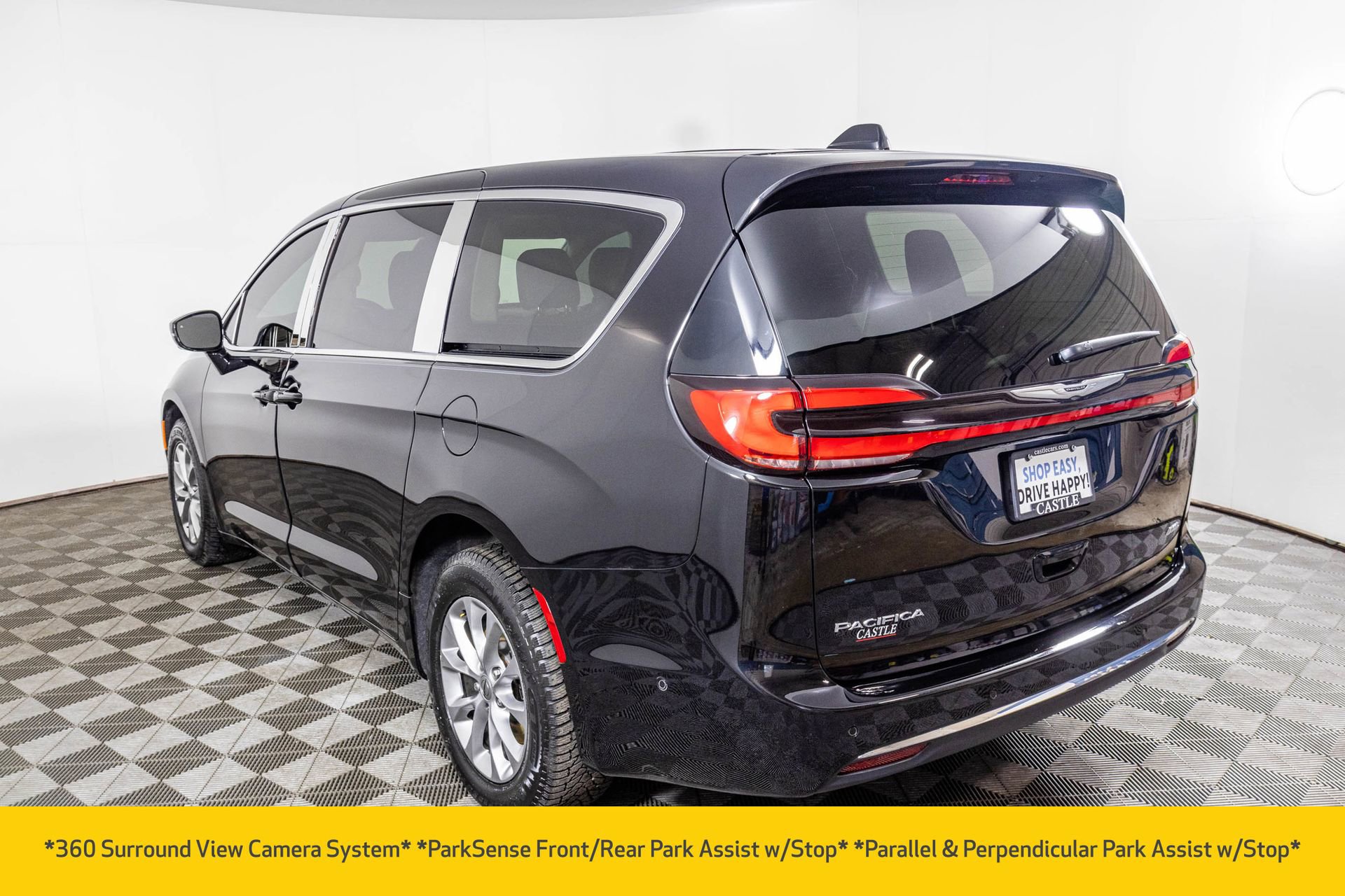 Used 2024 Chrysler Pacifica Touring-L image 13