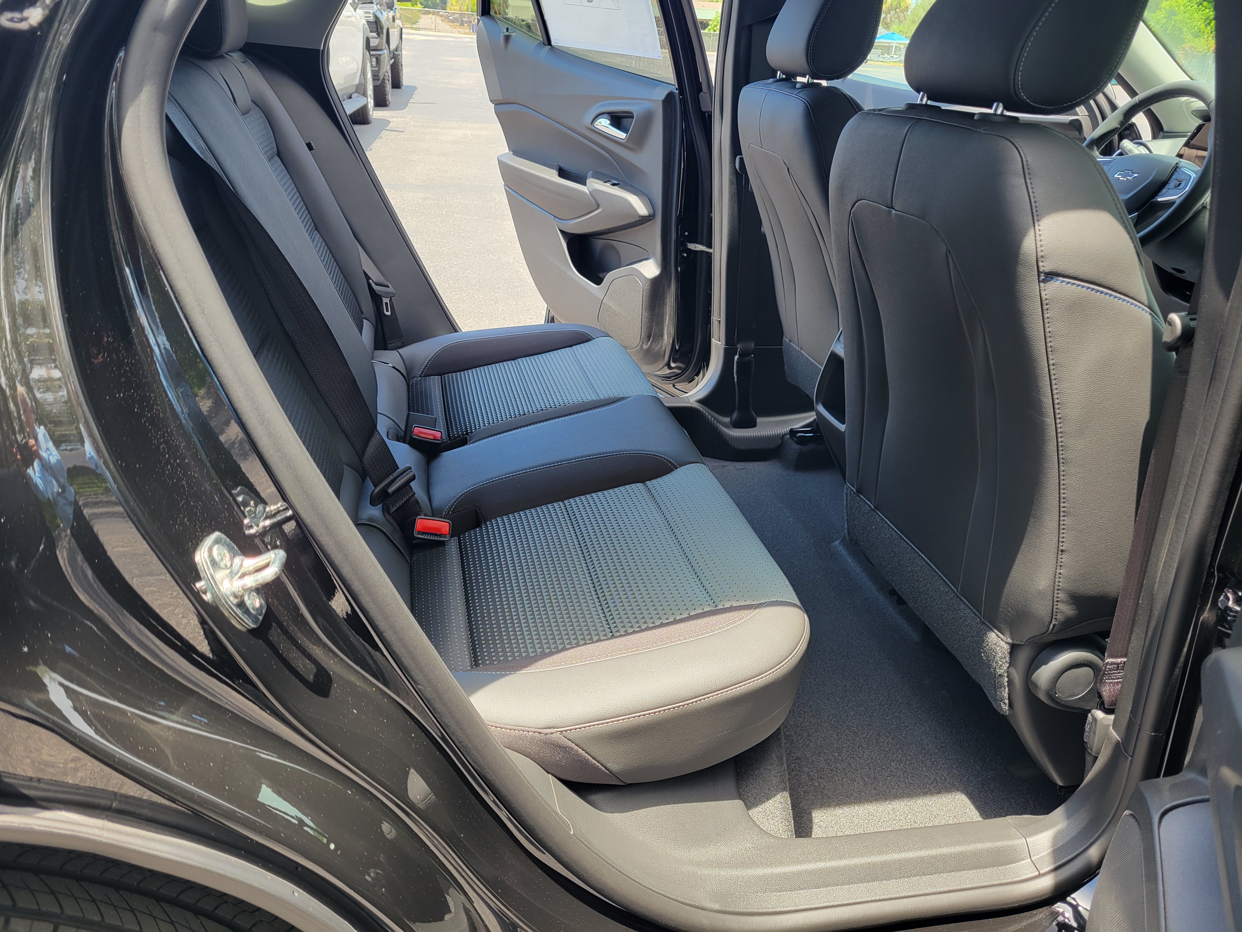 New 2026 Chevrolet Trax LT w/ Driver Confidence Package FWD image 29