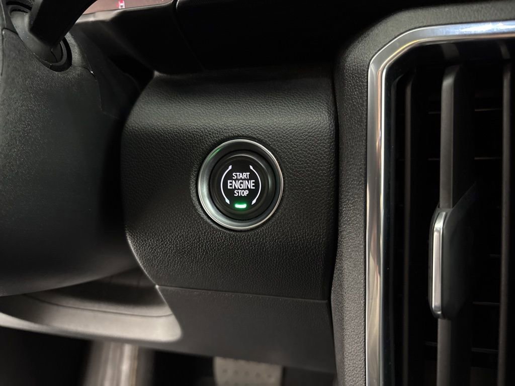 Used 2025 GMC Acadia Elevation image 31