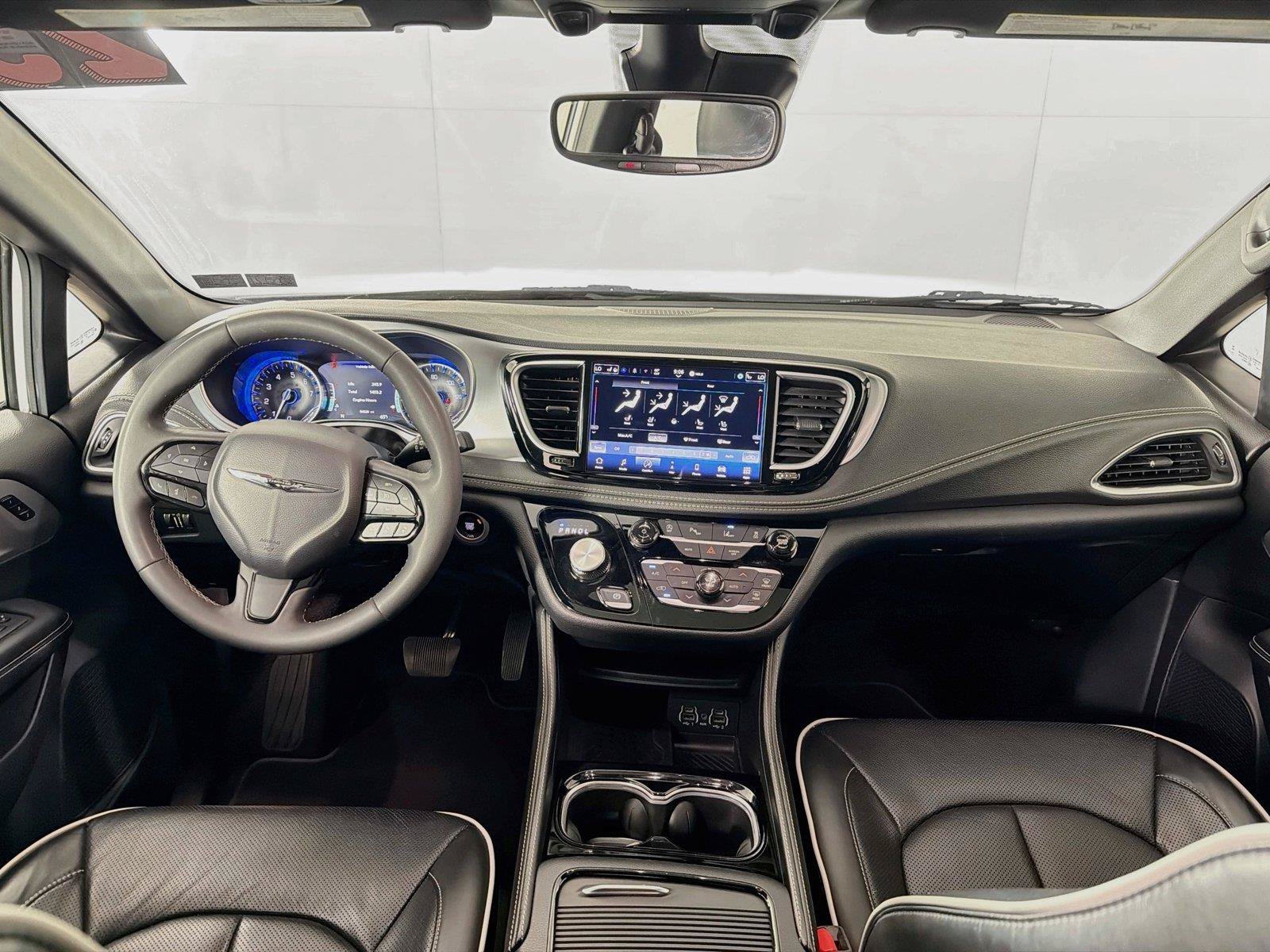 Used 2025 Chrysler Pacifica Limited FWD image 27