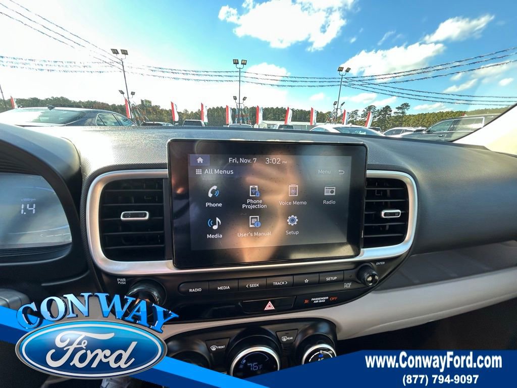 Used 2024 Hyundai Venue SEL image 34