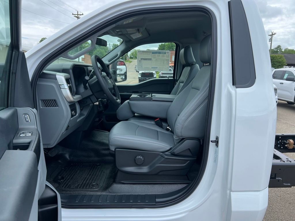 New 2025 Ford F550 4x4 Regular Cab Super Duty w/ XL Chrome Package image 13