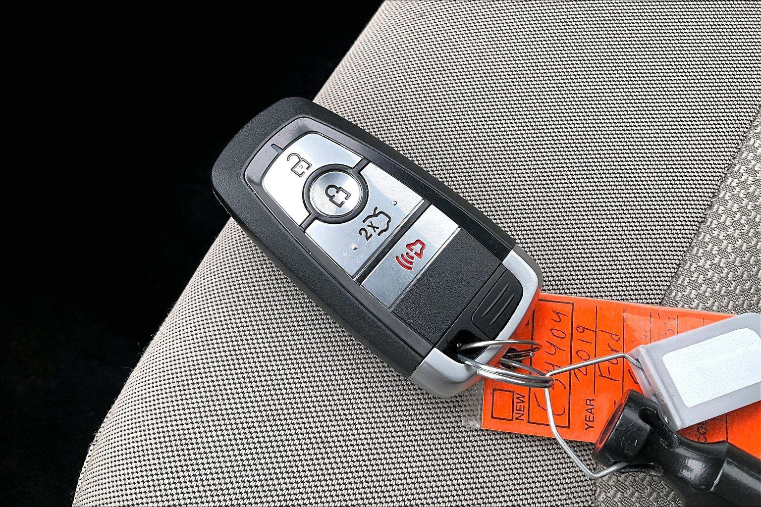 Used 2019 Ford Fusion SE image 12