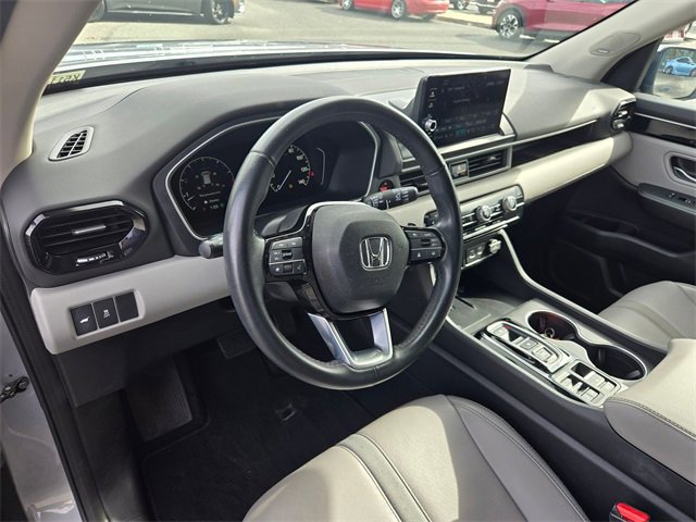 Used 2023 Honda Pilot Touring image 9