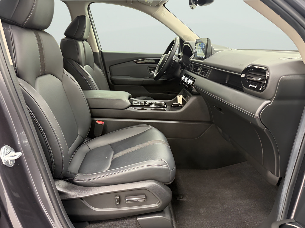 Used 2025 Honda Pilot EX-L image 14