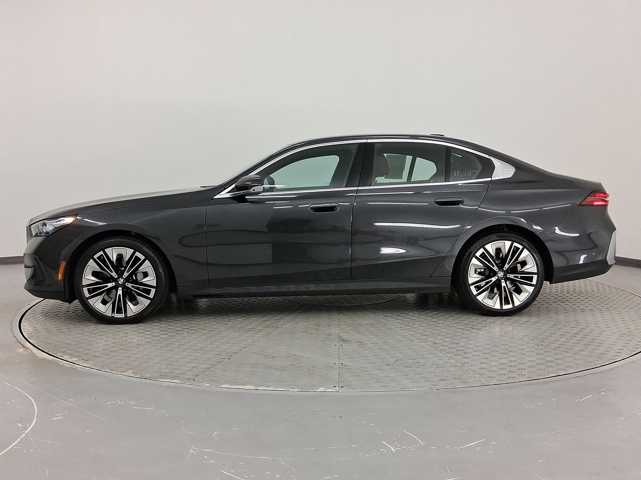 Certified 2025 BMW 530i image 2