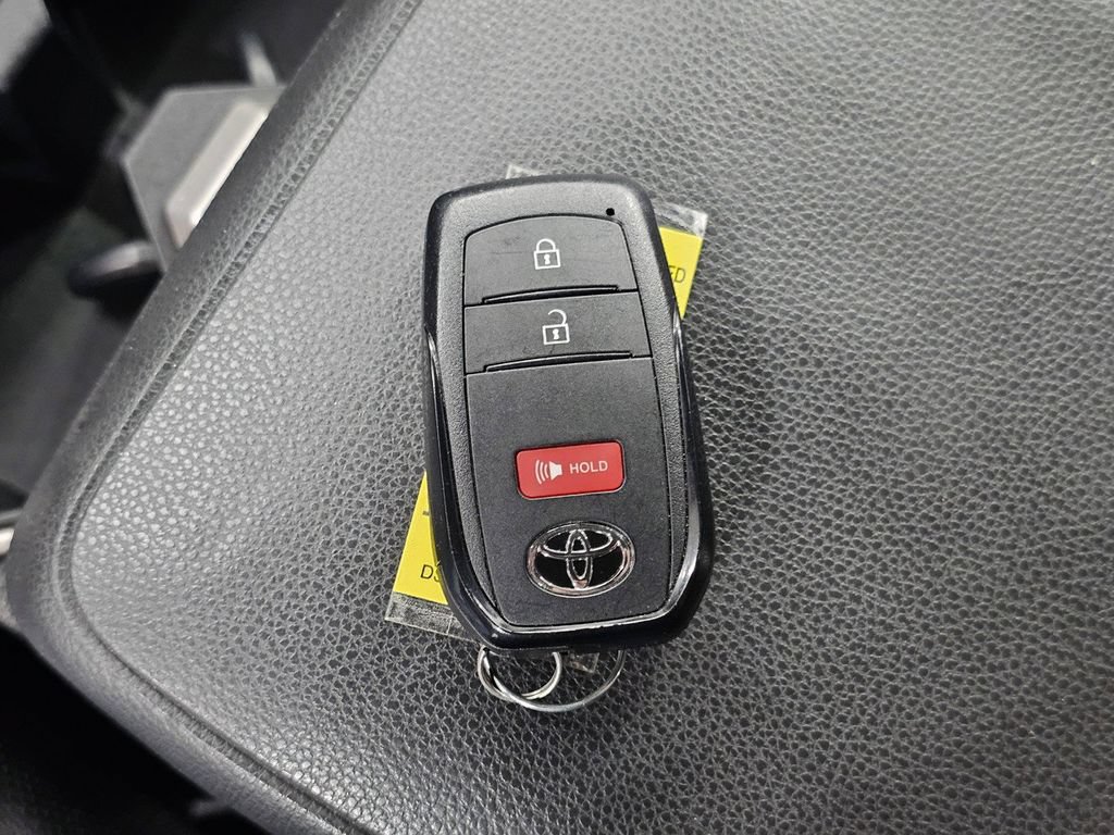Used 2025 Toyota 4Runner SR5 AWD/4WD image 33