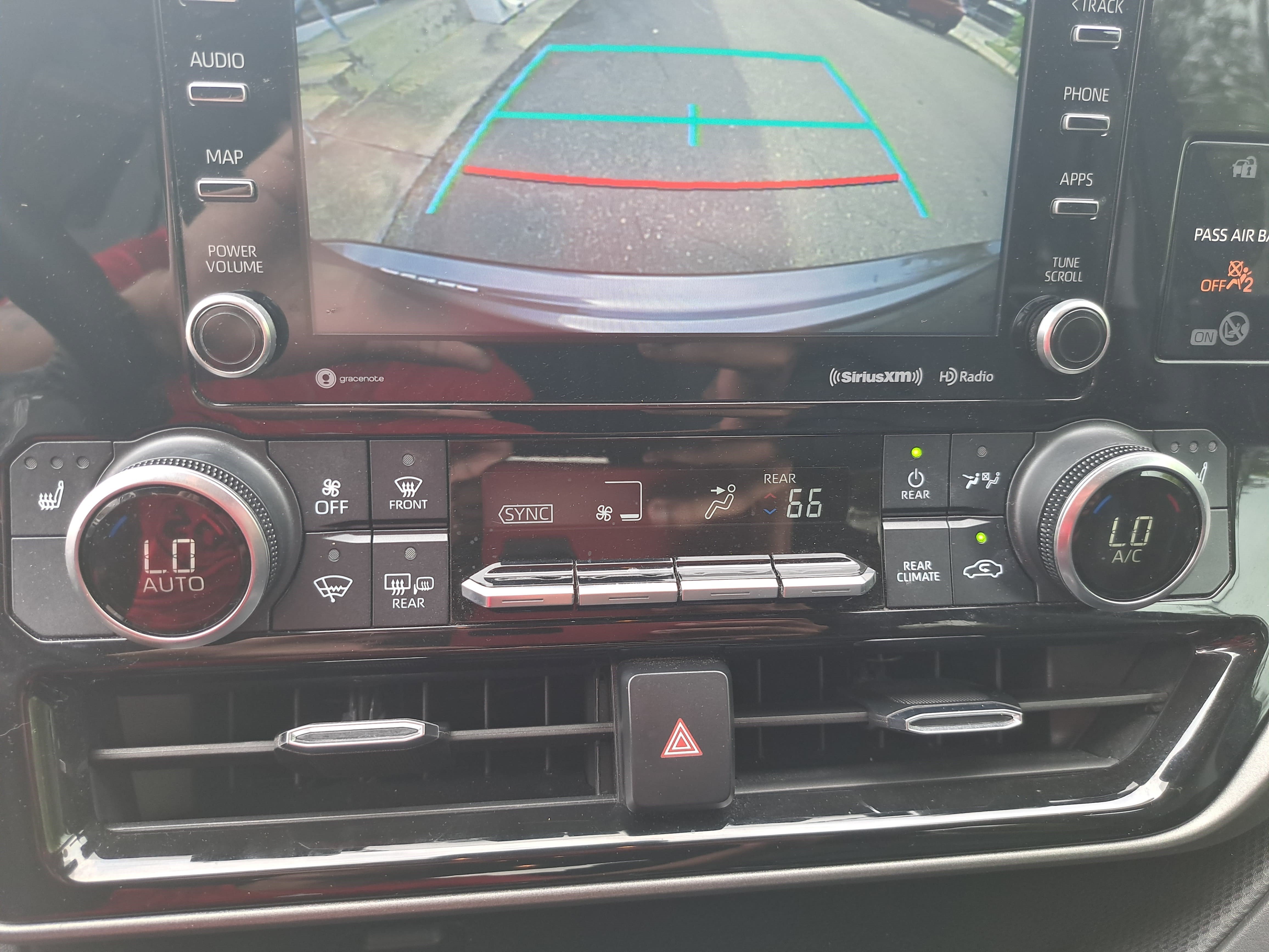 Used 2021 Toyota Highlander XLE FWD image 23
