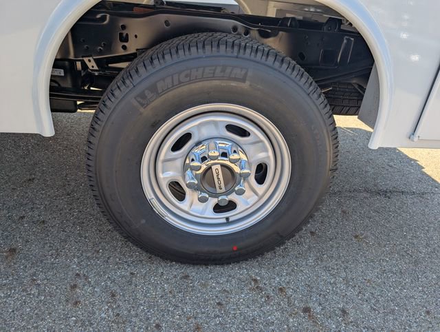 New 2026 Ford F250 XL w/ XL Chrome Package image 23