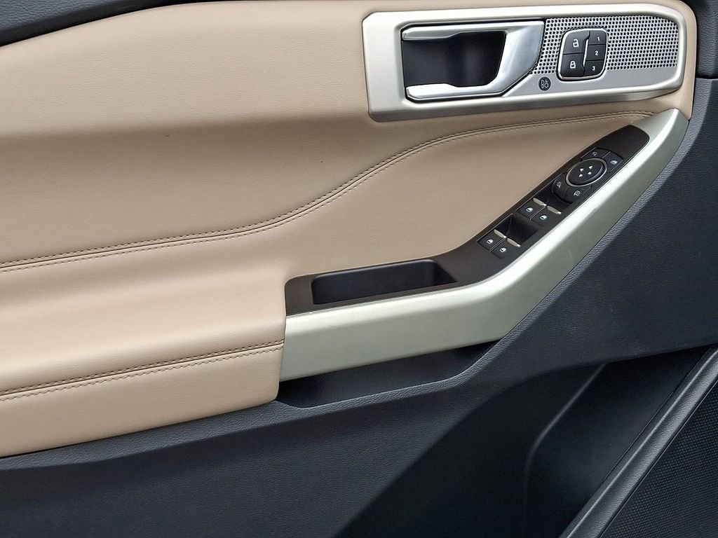 Used 2021 Ford Explorer Limited w/ Equipment Group 301A image 14